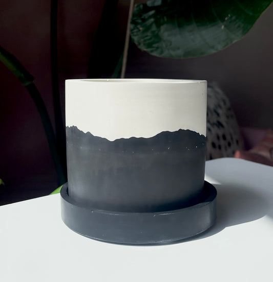 Black & White Pot